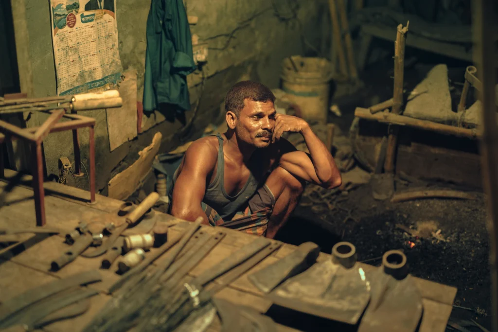 IMPLEMENTASI HEARING CONSERVATION PROGRAM UNTUK LINGKUNGAN KERJA BISING