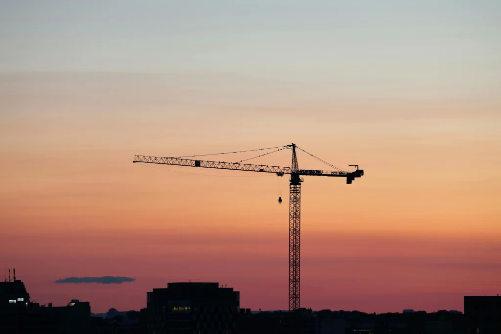 PENTINGNYA SERTIFIKASI OPERATOR OVERHEAD CRANE BAGI KESELAMATAN PRODUKSI