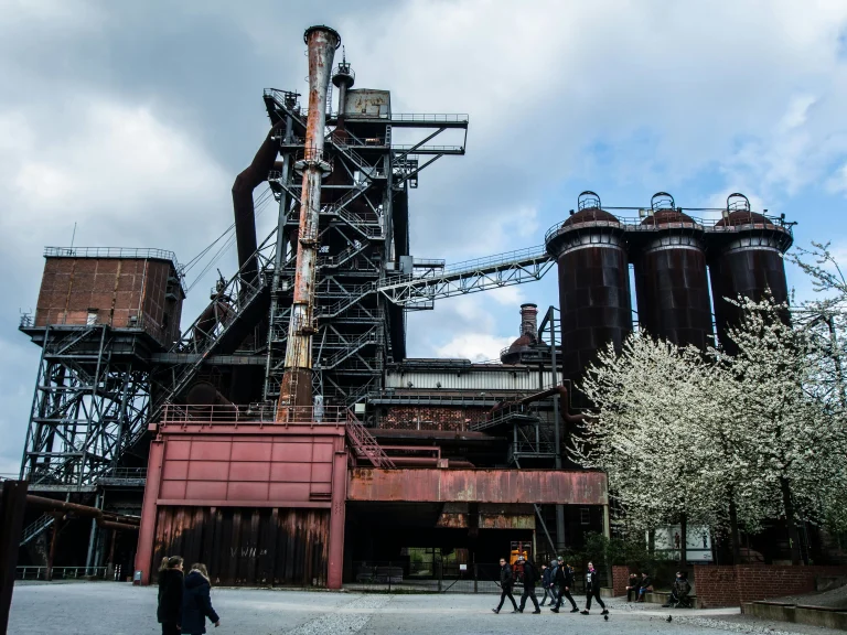 ANALISIS OIL DAN MONITORING MESIN UNTUK MENCEGAH KEGAGALAN PERALATAN TAMBANG