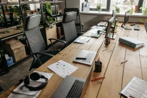 MANAJEMEN PERKANTORAN DAN KEARSIPAN ELEKTRONIK YANG MENDUKUNG KESELAMATAN DATA DAN PEKERJA