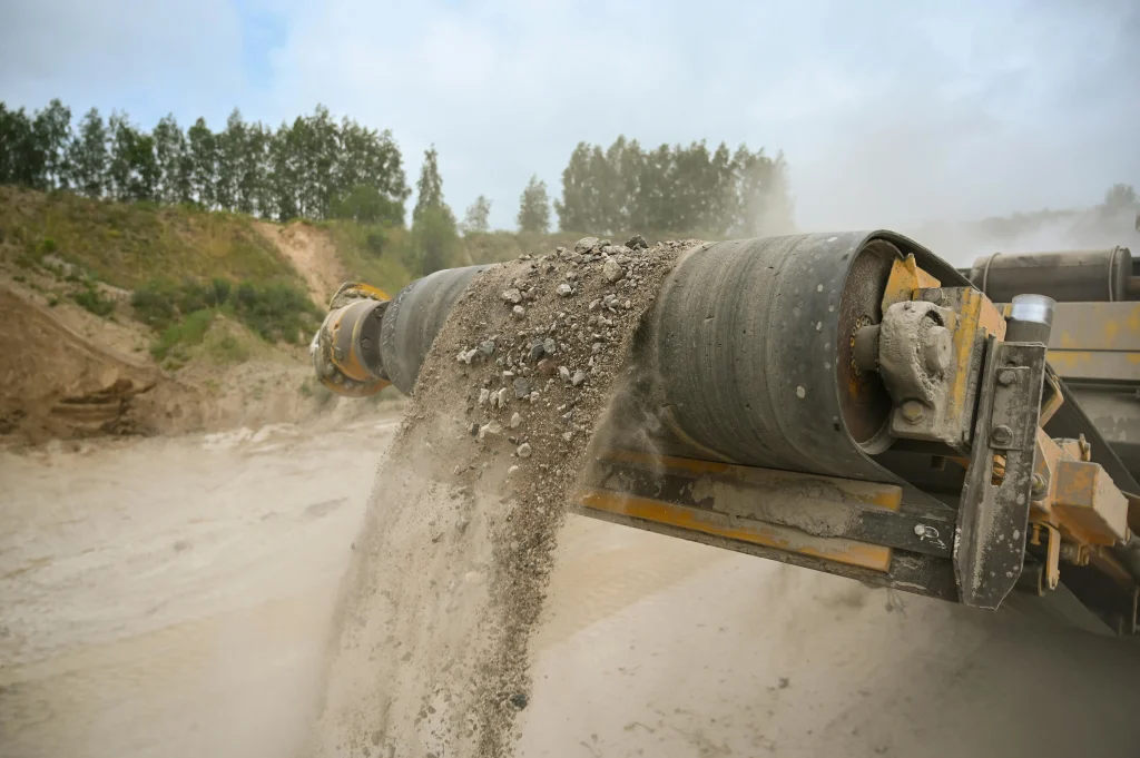 OPTIMASI BELT CONVEYOR DAN CRUSHER UNTUK MENGHINDARI RISIKO KECELAKAAN