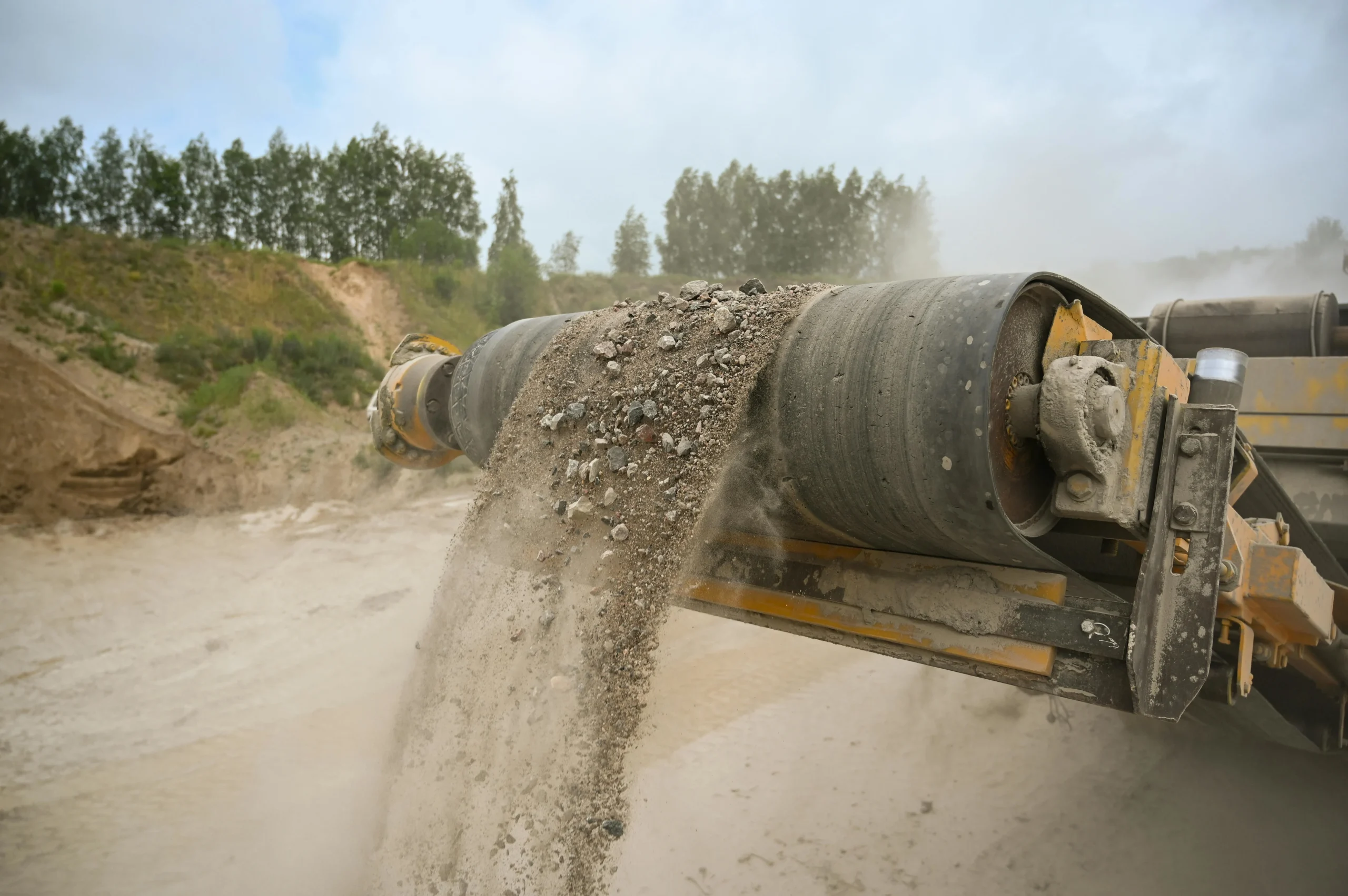 OPTIMASI BELT CONVEYOR DAN CRUSHER UNTUK MENGHINDARI RISIKO KECELAKAAN