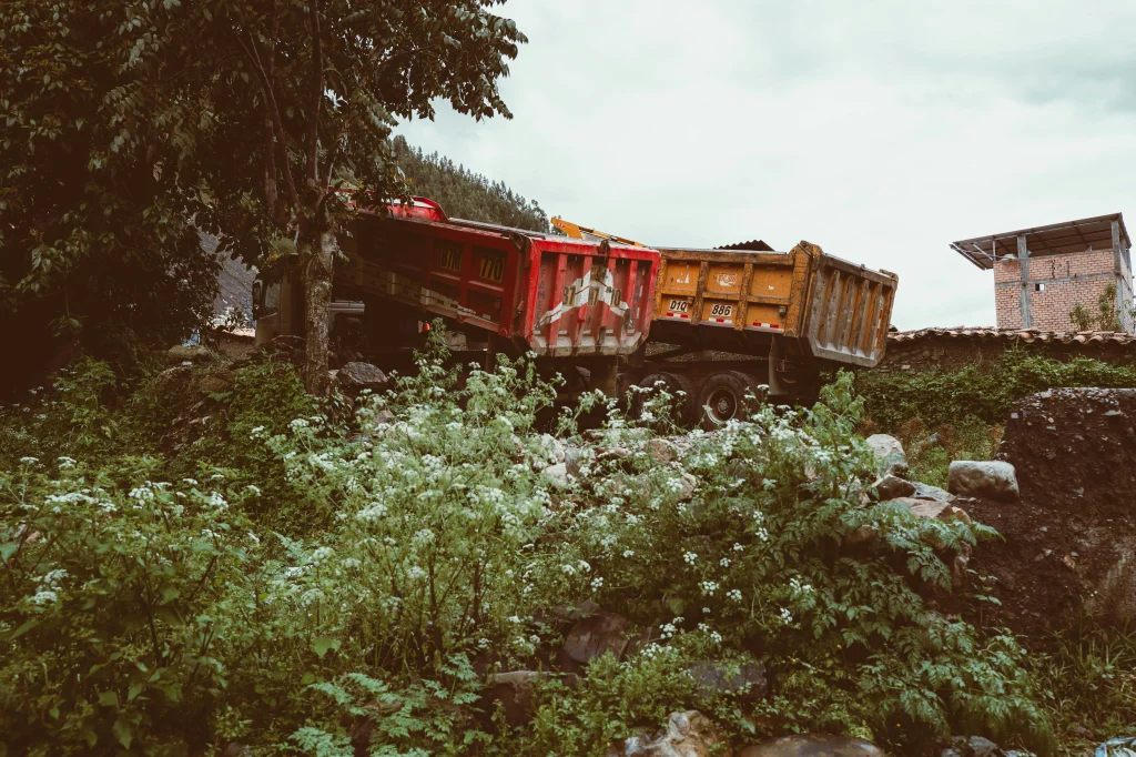 PENGAWASAN DUMP TRUCK UNTUK MENGURANGI RISIKO KECELAKAAN TAMBANG